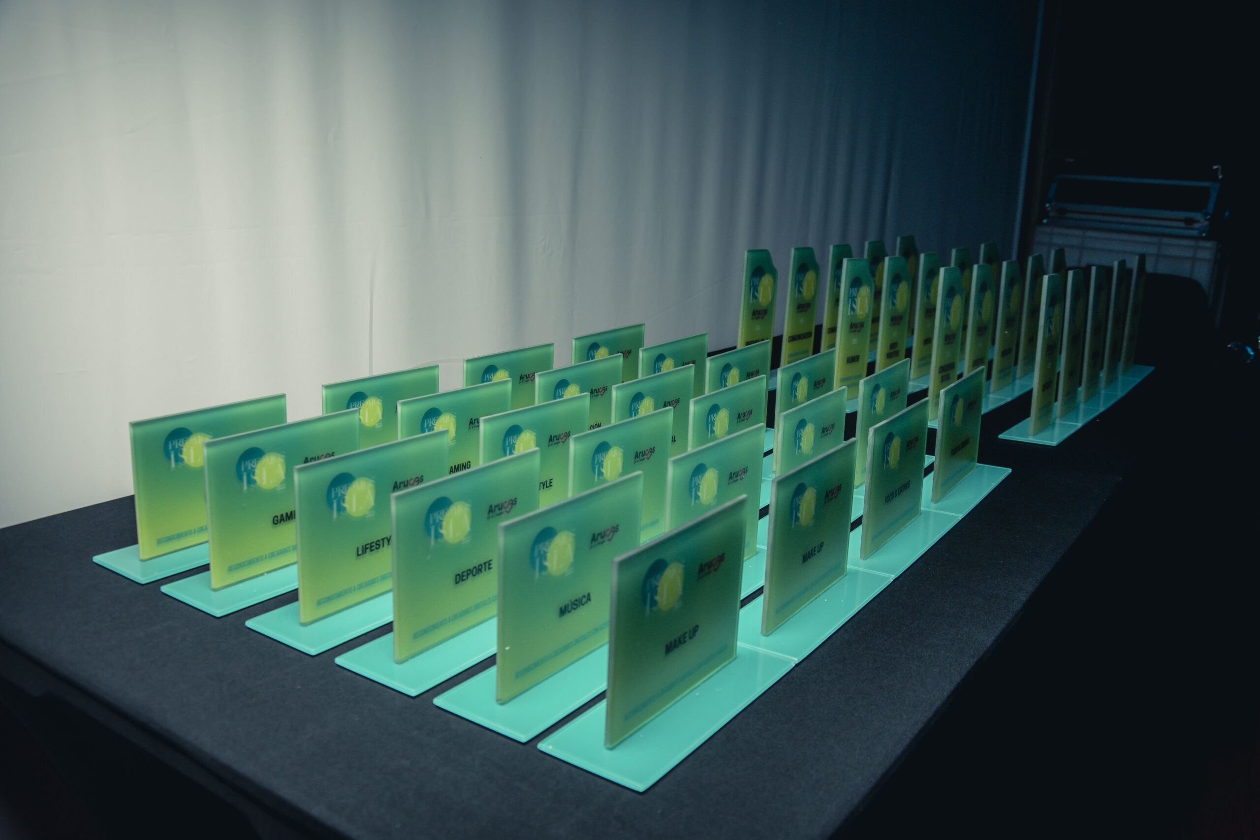 El galardon de Premios ISLA fabricado por artesanos canarios