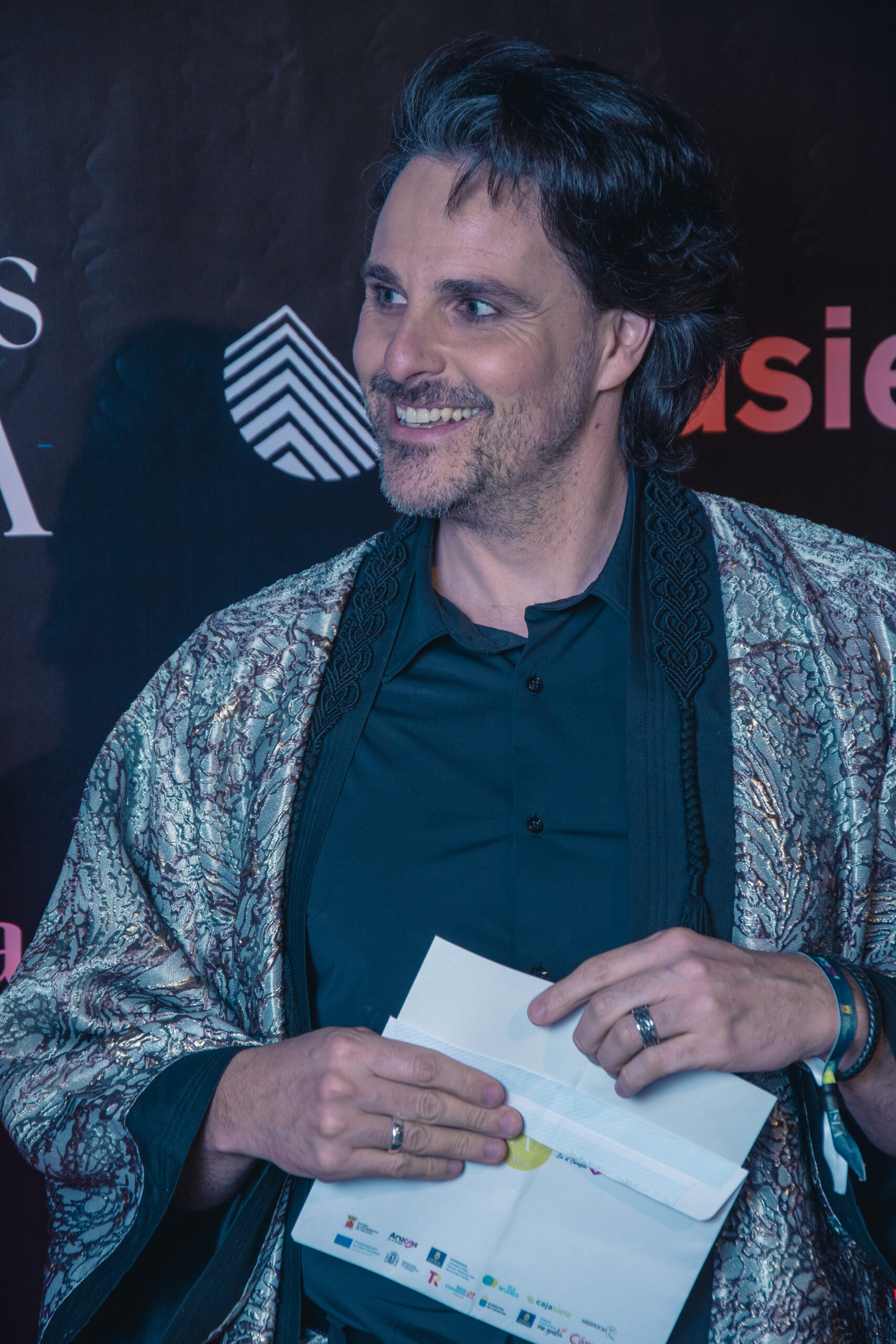 DIAZAR SELECCIONARÁ EL MEJOR LOOK DE PREMIOS ISLA Y PREMIARÁ CON UN DISEÑO EXCLUSIVO EN LA PRÓXIMA EDICIÓN